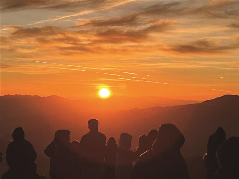 冬游青海熱度攀升 同寶山巔迎日出 崗什卡下品美食