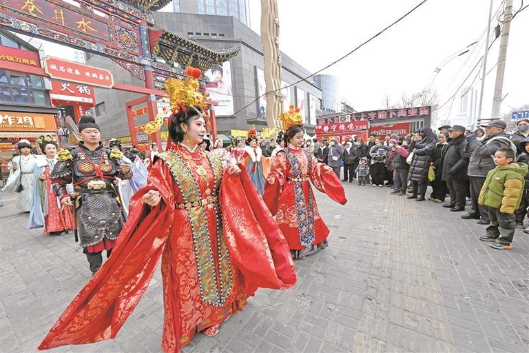 逛吃游玩看節(jié)目 青海西寧水井巷“巷往時(shí)光”活動開啟