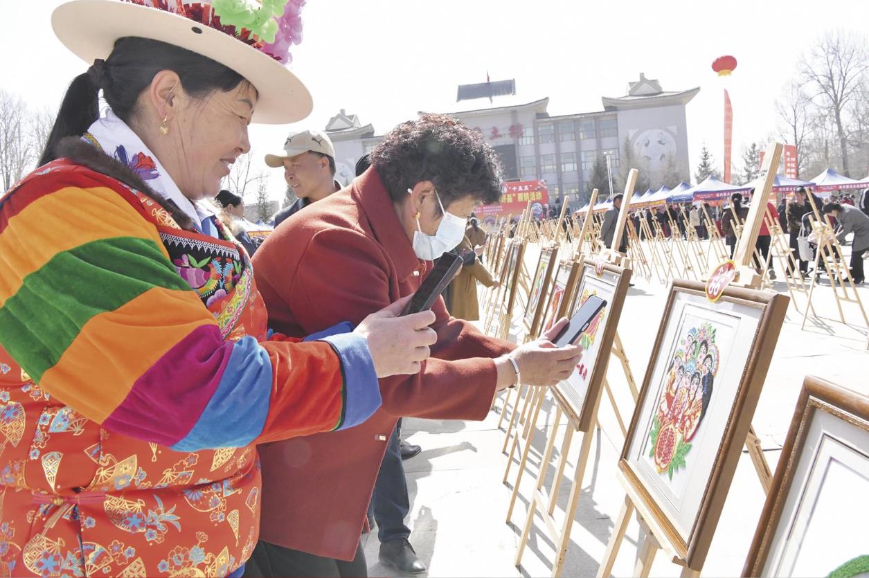 ���|�У�132����Ʒչ�C��C����