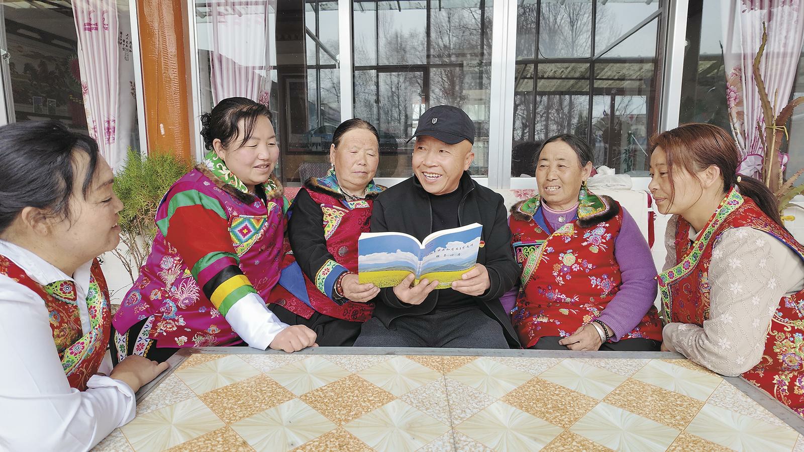 春風(fēng)進(jìn)農(nóng)家 宣講暖民心