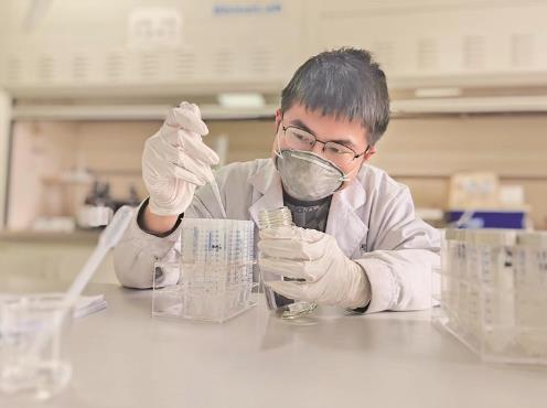 【一馬當(dāng)先 “十五五”開(kāi)局看青海】青海檢測(cè) 香港發(fā)證 高原特產(chǎn)“家門(mén)口”拿到全球市場(chǎng)入場(chǎng)券 記者實(shí)地探訪檢測(cè)單位——香港STC青海實(shí)驗(yàn)室