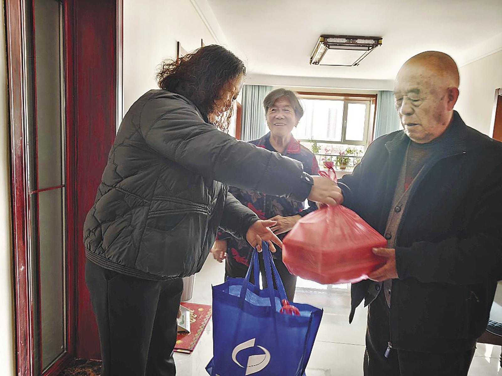 ���T�ι�ͬ�w ���Aһ���H���ຣ��������?zh��)���^(q��)��ů��ʳ��